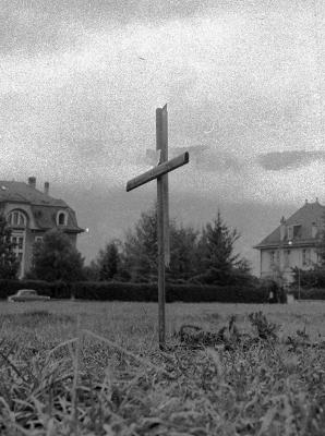 Croix du souvenir avant construction de la Cité Universitaire, 1960